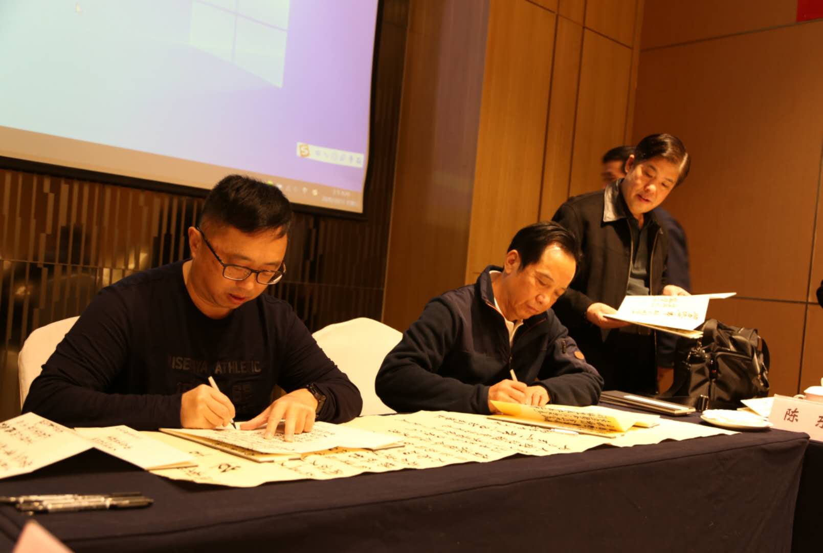热烈祝贺中国制浆造纸装备联合体建设大会在荆召开